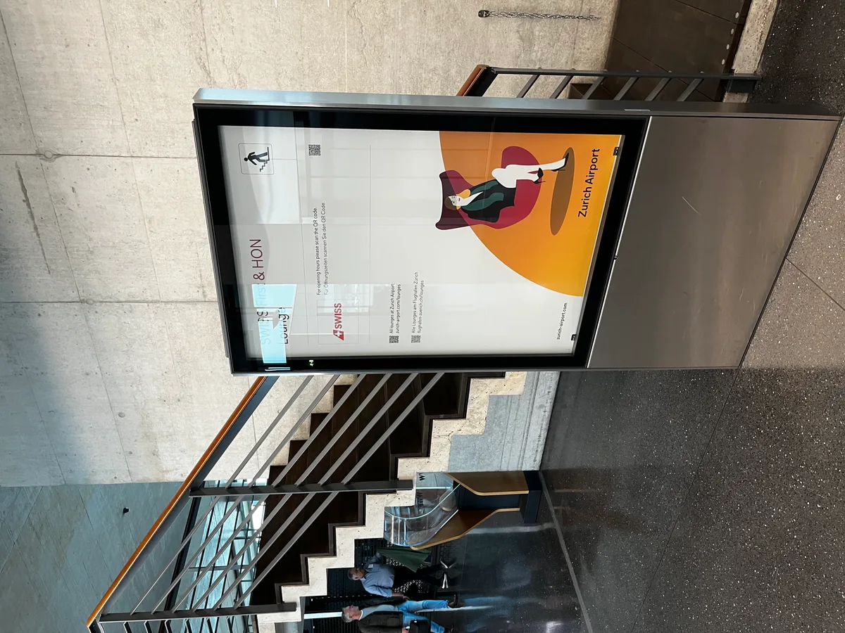 Der Eingangsbereich der Swiss First Class Lounge im Terminal E